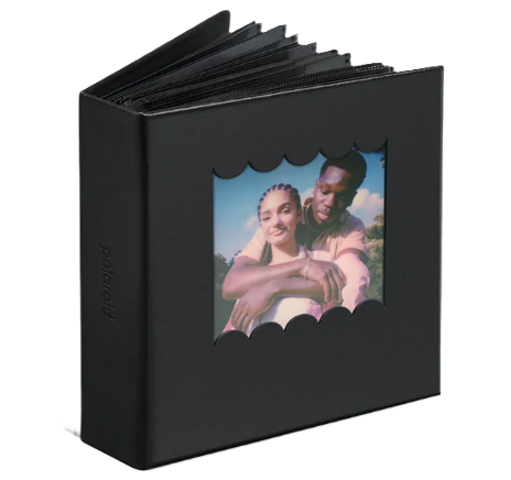 設計:防指紋霧面塗層紙板和塑料
容量:40 張照片(每頁 1 張)
尺寸:118 毫米 x 126 毫米(4.6 吋 x 5 吋)
相容性:Polaroid i-Type、600 和 SX-70 即時照片小相冊