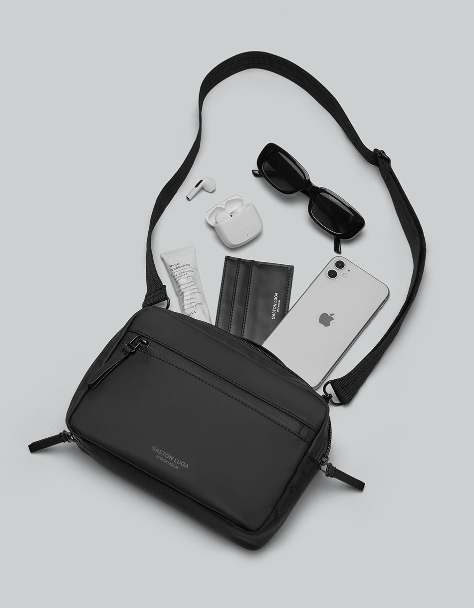 Gaston Luga Dash Box 斜孭袋 - 黑 (尺寸（厘米）:16 X 25 X 2

重量:0.14 kg / 0.31 lbs

容量:0.8L)