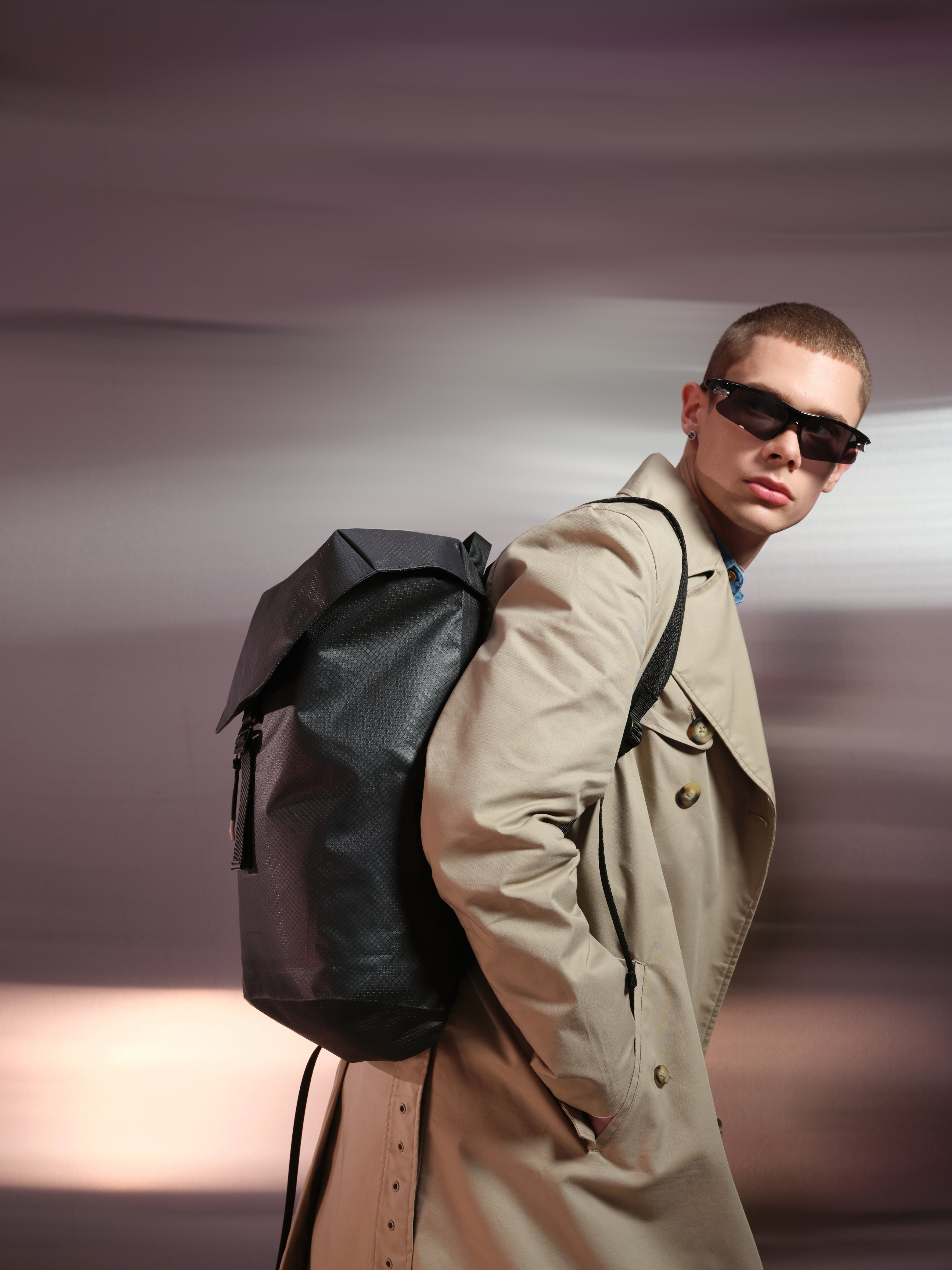Lightweight DuoSeal Flap Backpack 14" 經典黑色翻蓋背包 LWDSFBP14BK