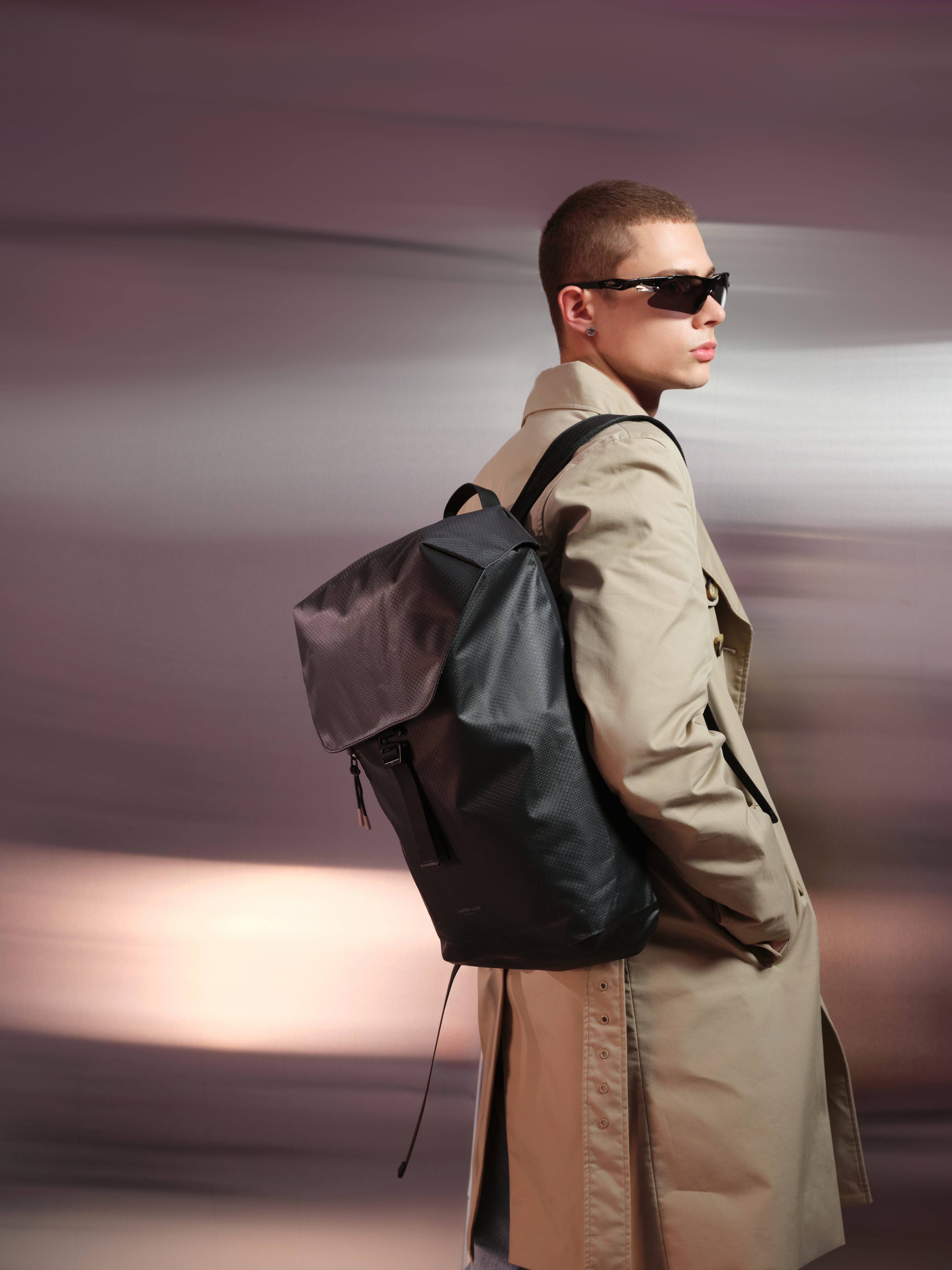 Lightweight DuoSeal Flap Backpack 14" 經典黑色翻蓋背包 LWDSFBP14BK
